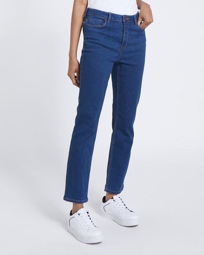 Mid Rise Essential Straight Fit Jeans